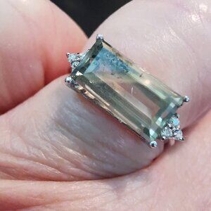 2.24 Carat Diamond Baguette Solitaire with 6 shoulder Diamonds !